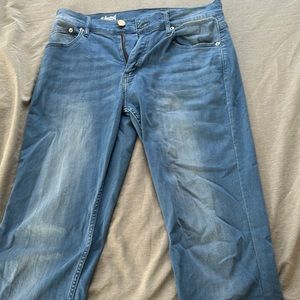 Mugsy Piers light wash blue jeans